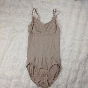 Shapewear Bodysuit Women Size S/M Tan Excellent Seamless‎ Compression